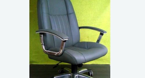 Перетяжка офисного кресла кожей. Нерчинск